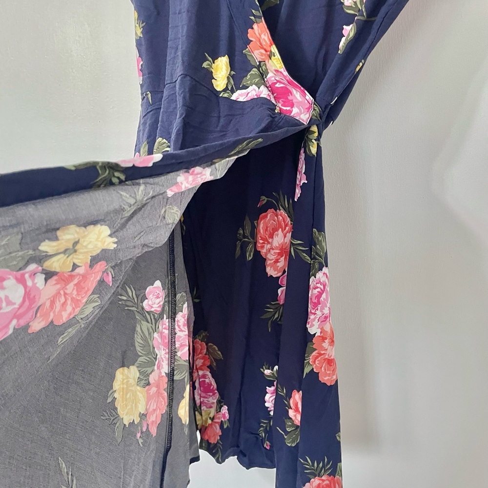 Size XS Old Navy women’s floral wrap dress - Picture 5 of 9